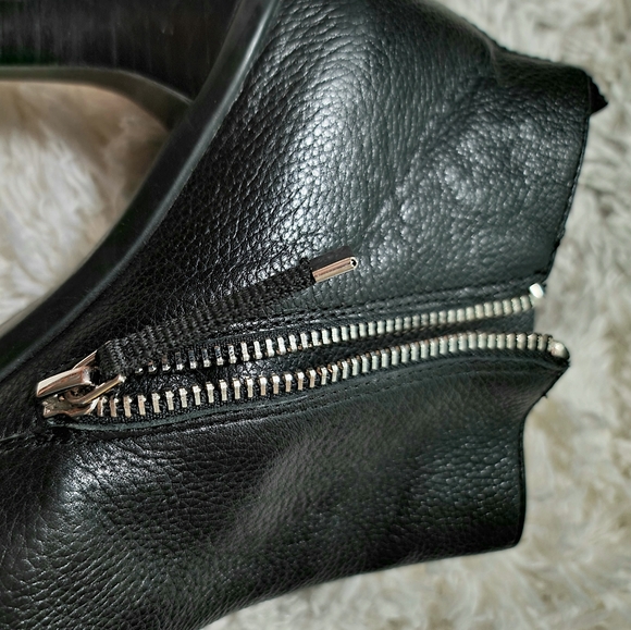 Tahari Black Leather Ankle Booties Size 9 M - Picture 5 of 9